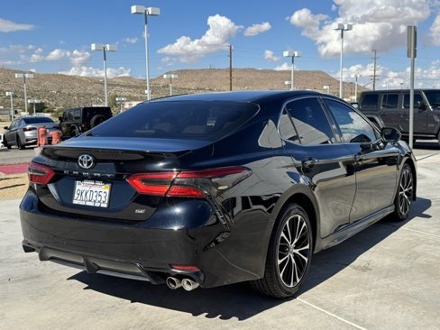 Used 2018 Toyota Camry SE image 5