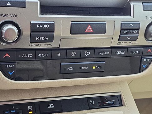 Used 2015 Lexus ES 300h image 23