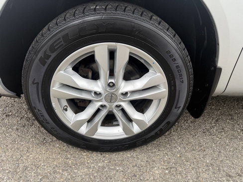 Used 2013 Nissan Rogue SV image 15