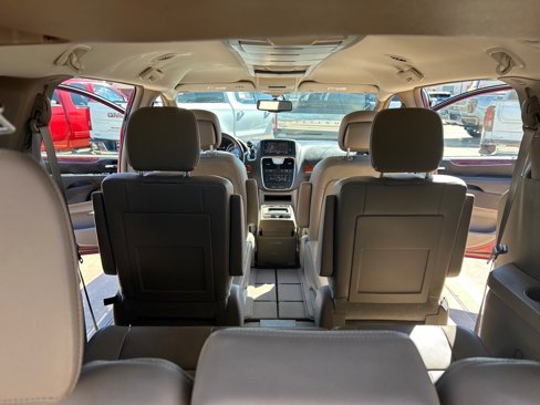 Used 2013 Chrysler Town & Country Touring image 18