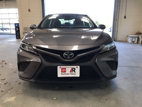 Certified 2020 Toyota Camry SE image 8