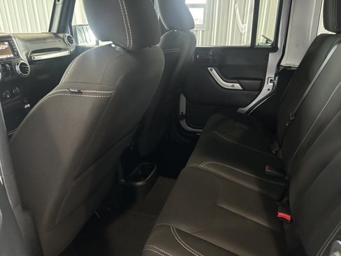 Used 2018 Jeep Wrangler Unlimited Sahara image 13