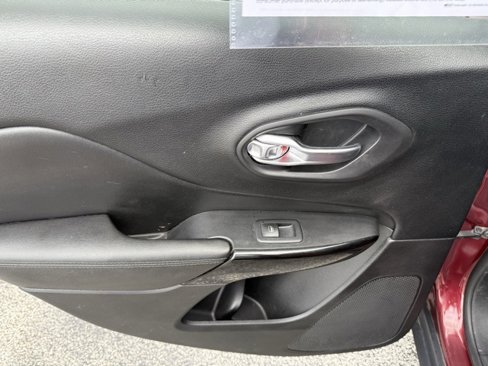 Used 2019 Jeep Cherokee Latitude Plus image 16