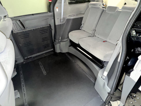 Used 2020 Toyota Sienna LE image 18