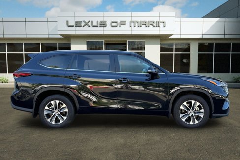 Used 2024 Toyota Highlander XLE image 7