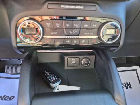 Used 2021 Ford Escape SE w/ SE Sport Appearance Package image 24