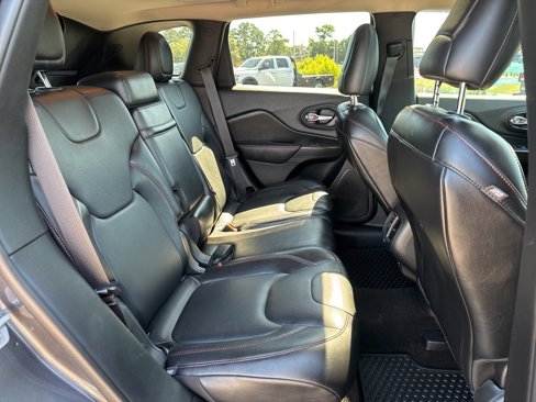 Used 2015 Jeep Cherokee Trailhawk w/ Comfort/Convenience Group image 18