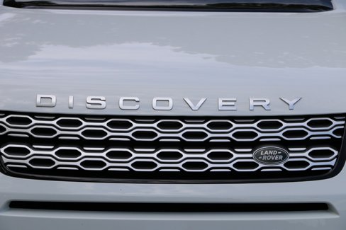 Used 2020 Land Rover Discovery Sport SE image 12