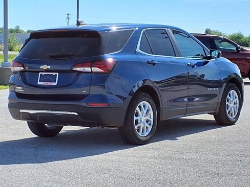 Used 2022 Chevrolet Equinox LT image 2