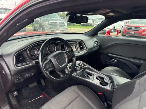 Used 2015 Dodge Challenger SXT w/ Driver Convenience Group image 10