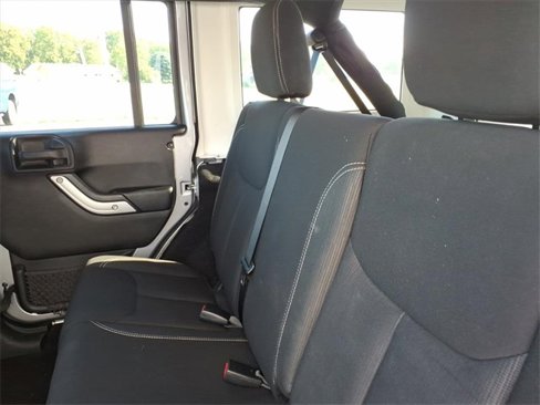 Used 2016 Jeep Wrangler Unlimited Sahara image 15