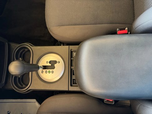 Used 2007 Mitsubishi Endeavor LS image 14