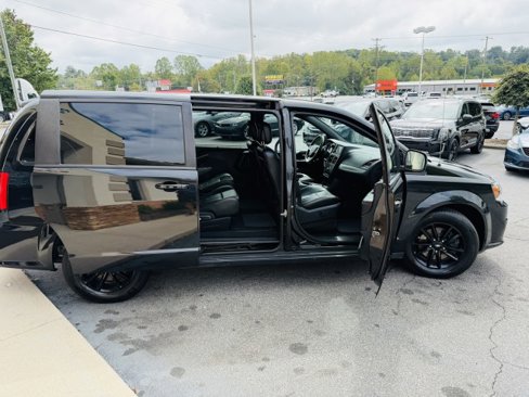 Used 2019 Dodge Grand Caravan GT image 16