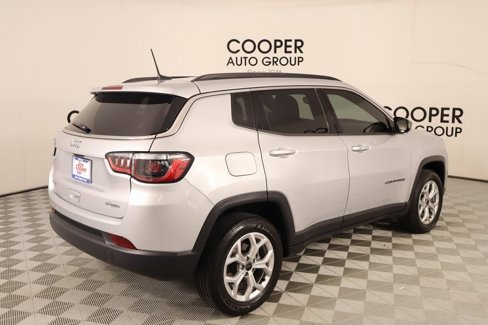 Used 2025 Jeep Compass Latitude image 19