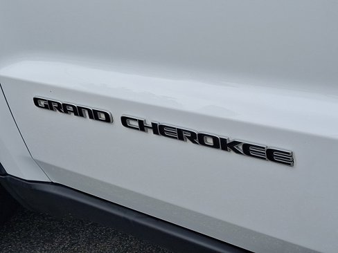 Used 2021 Jeep Grand Cherokee Laredo image 31