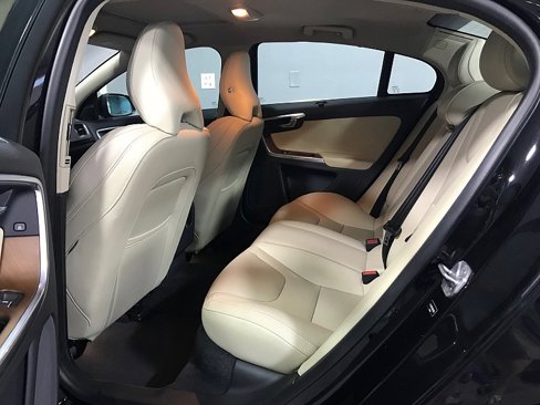 Used 2016 Volvo S60 T5 Inscription Platinum image 16