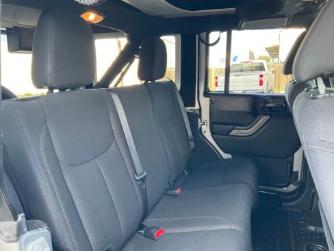 Used 2018 Jeep Wrangler Unlimited Sport S image 43
