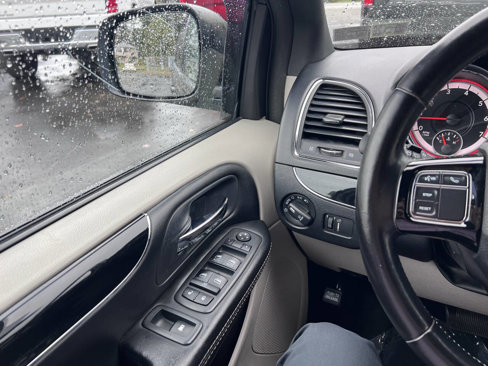 Used 2019 Dodge Grand Caravan SXT image 14