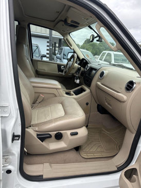 Used 2005 Ford Expedition Eddie Bauer image 8