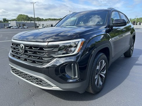 Used 2024 Volkswagen Atlas Cross Sport SE image 3