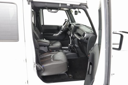 Used 2015 Jeep Wrangler Unlimited Rubicon image 18