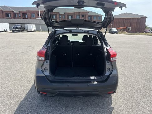 Used 2020 Nissan Kicks S image 30