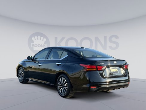 Used 2023 Nissan Altima 2.5 SV image 4