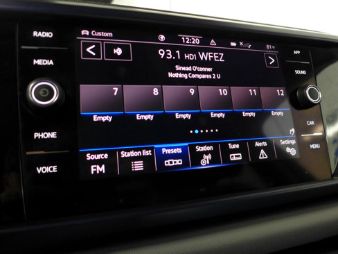 Used 2022 Volkswagen Taos SE w/ Panoramic Sunroof Package image 28