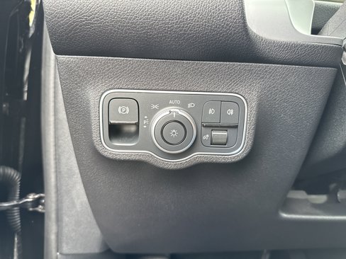 Certified 2023 Mercedes-Benz GLB 250 4MATIC image 15