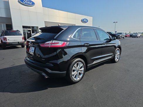 Certified 2022 Ford Edge Titanium image 5