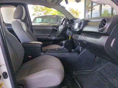 Used 2017 Toyota Tacoma SR image 16