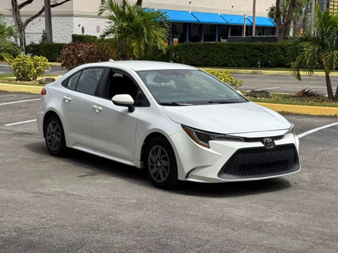 Used 2020 Toyota Corolla LE image 3