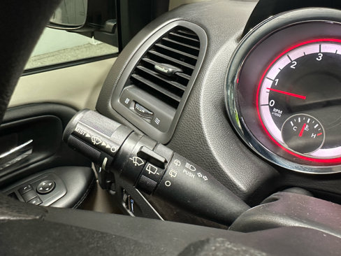 Used 2020 Dodge Grand Caravan SE w/ UConnect Hands-Free Group image 31