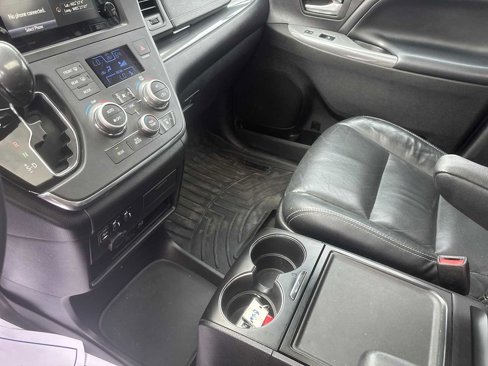 Used 2016 Toyota Sienna SE Premium image 15