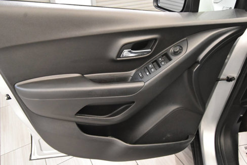 Used 2021 Chevrolet Trax LT w/ Sport Edition image 13