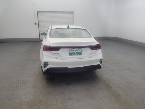 Used 2023 Kia Forte LXS image 6