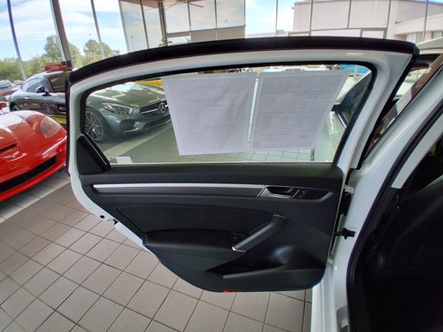 Used 2017 Volkswagen Passat 1.8T R-Line image 20