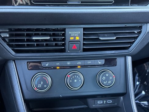 Used 2024 Volkswagen Jetta Sport image 18