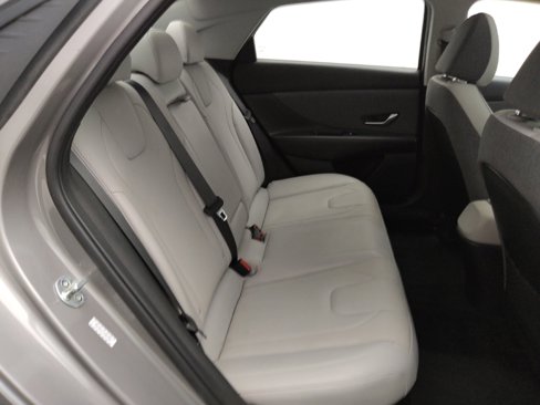 Used 2023 Hyundai Elantra Limited image 19
