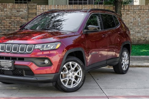Used 2022 Jeep Compass Latitude image 13