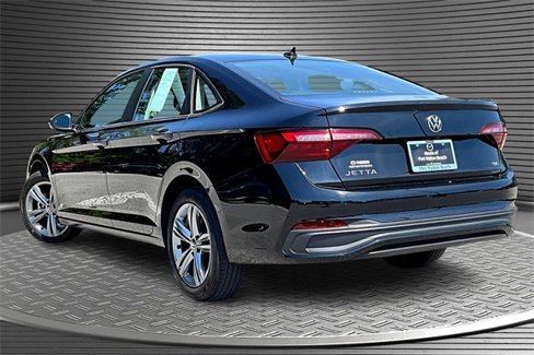 Used 2024 Volkswagen Jetta SE image 4