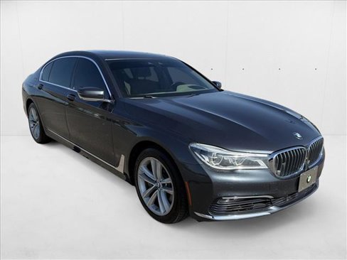 Used 2016 BMW 750i xDrive image 3