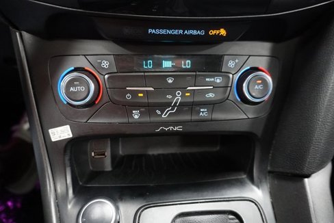 Used 2017 Ford Focus SEL w/ Interior Protection Package image 16