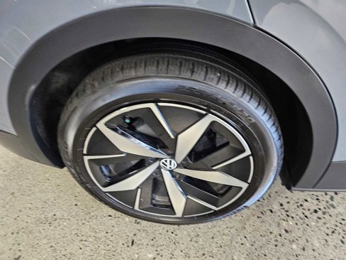 Used 2023 Volkswagen ID.4 S image 9