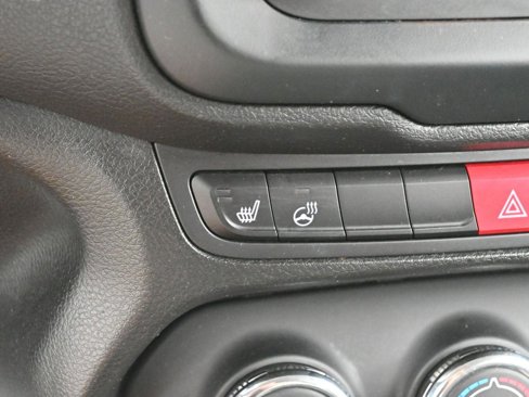 Used 2016 Jeep Renegade Latitude w/ Cold Weather Group image 24