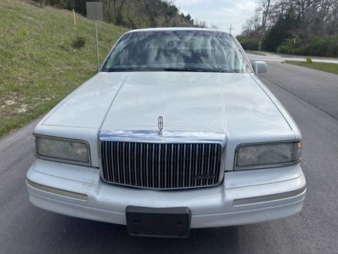 Used 1997 Lincoln Town Car Signature image 6