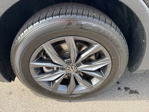 Certified 2022 Volkswagen Tiguan SE image 28