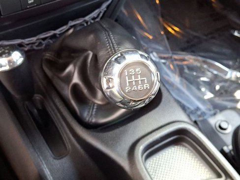 Used 2015 Jeep Wrangler Unlimited Sahara w/ Connectivity Group image 15