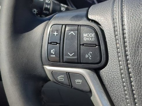 Used 2015 Toyota Highlander XLE image 16