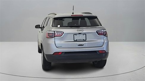 Used 2018 Jeep Compass Latitude image 6